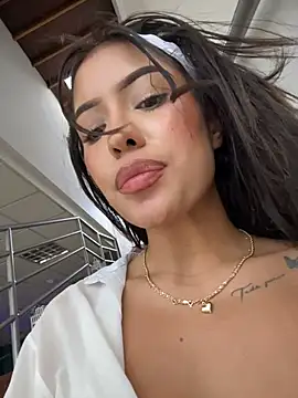 MystiqueXXX webcam