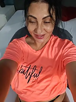 OhhhLauraxx webcam