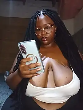 AaliyahBlackXO webcam