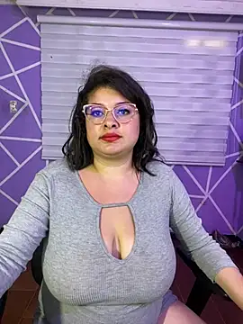 MiiaaJoness webcam