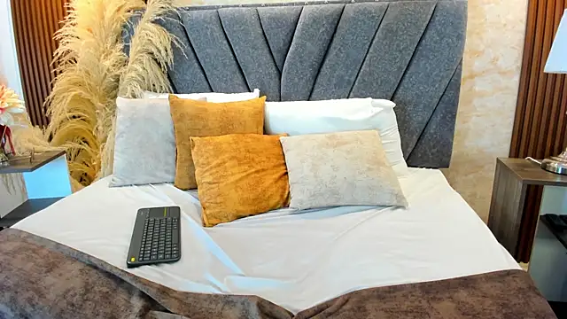Izzy_lux live sex cam