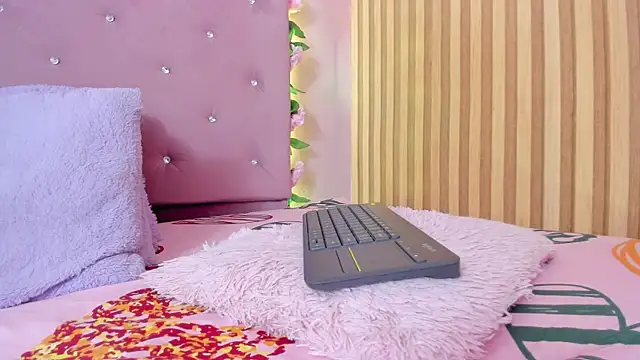 lovely__kiss__ webcam