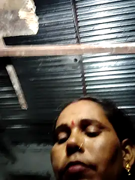 Pooja750 webcam