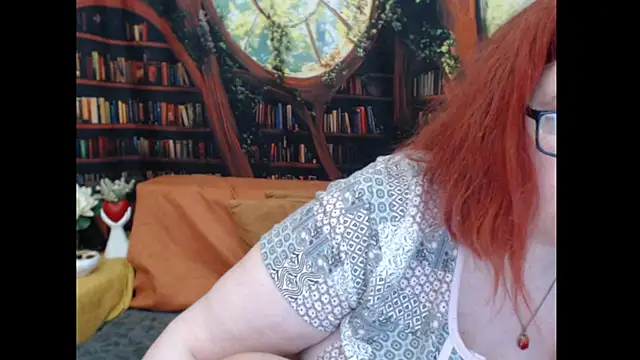 PlayfullMature webcam