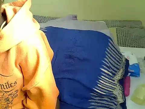 Pearl_petite webcam