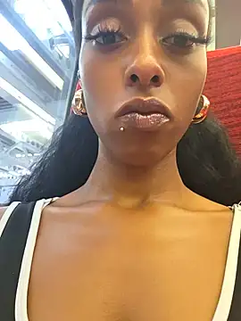 Hazel_Dollxx webcam