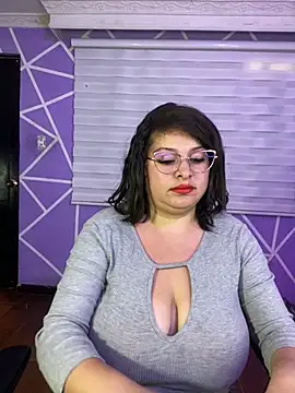 MiiaaJoness webcam