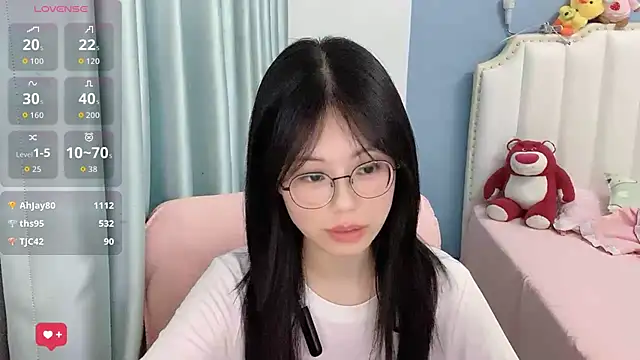 Luna-666 live webcam