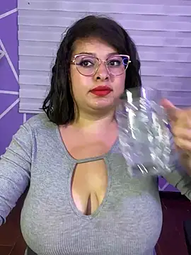 MiiaaJoness webcam