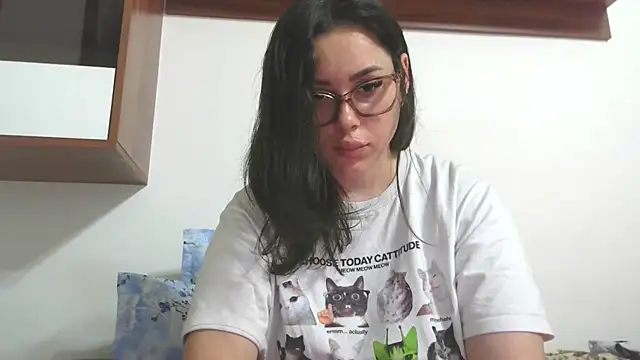 LovelyJulliette webcam