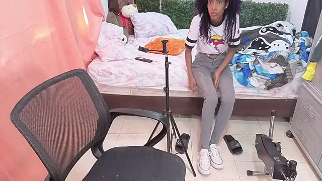 thianahorny webcam