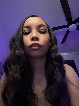 nikkiloveee webcam