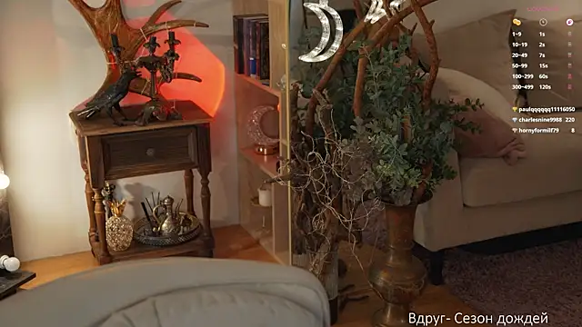 Lady--M webcam