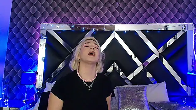 victoriaa_lee_ webcam