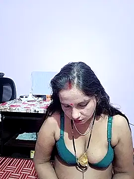 Reema05 live cam on StripChat