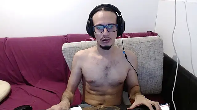 cholitohermoso live cam on StripChat