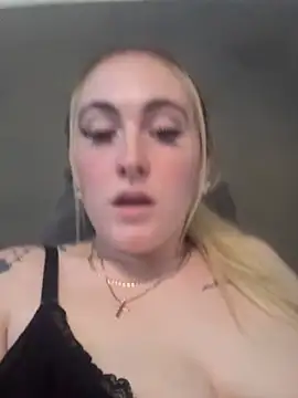 BaddieRiRi224 webcam