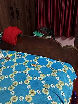 Little-Roshni live cam on StripChat