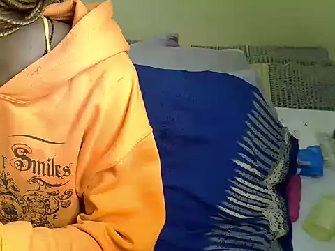 Pearl_petite webcam