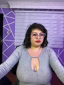 MiiaaJoness webcam