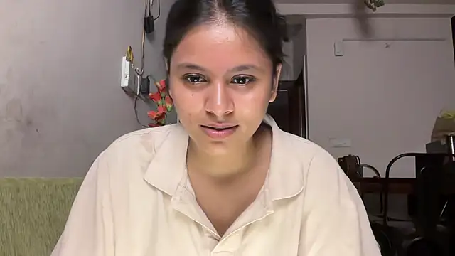 naira_fit (F young) - boobs show