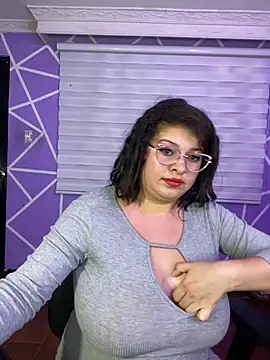 MiiaaJoness webcam
