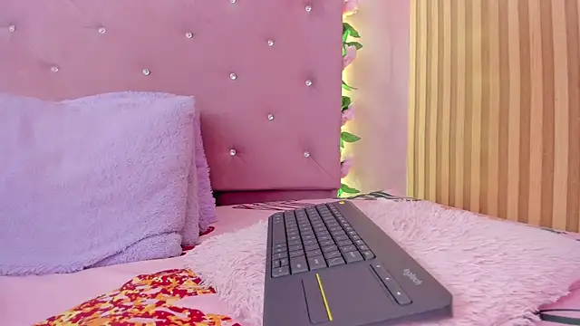 lovely__kiss__ webcam