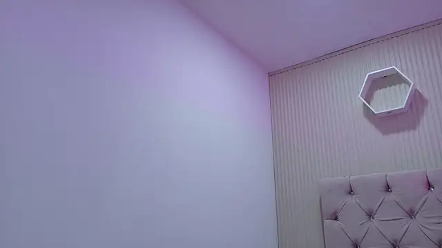 ZarinaWynne webcam