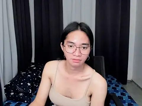 AsianPetiteMarian webcam