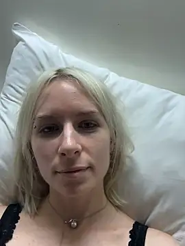 Naomi_Nocturn webcam