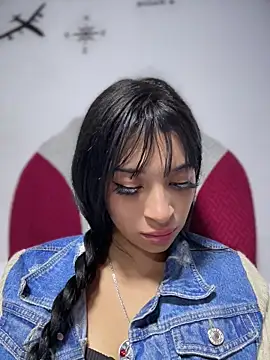 Sasha-firee live cam on StripChat