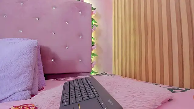 lovely__kiss__ webcam