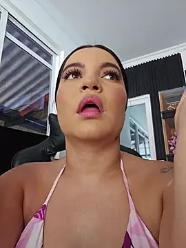 Pretty_Julieta webcam