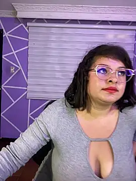 MiiaaJoness webcam