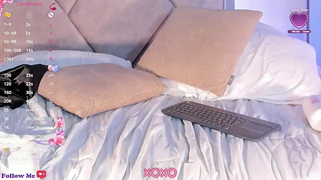 AlannaJoness live cam on StripChat