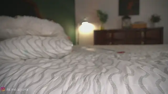 alyonaqueen_ (F young) - Get me wet for you