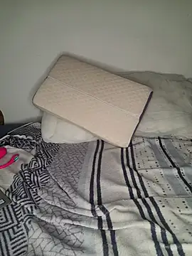 Scarlet_curly8a webcam