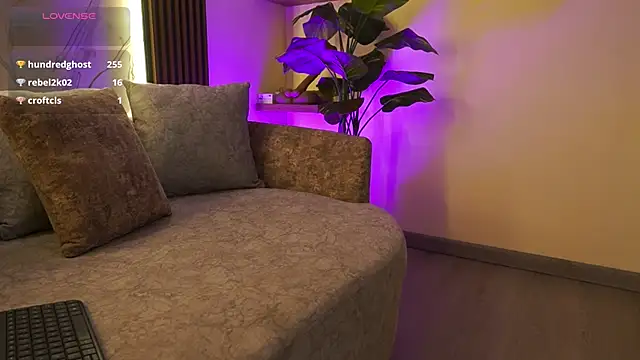 LiaWheeler live cam on StripChat