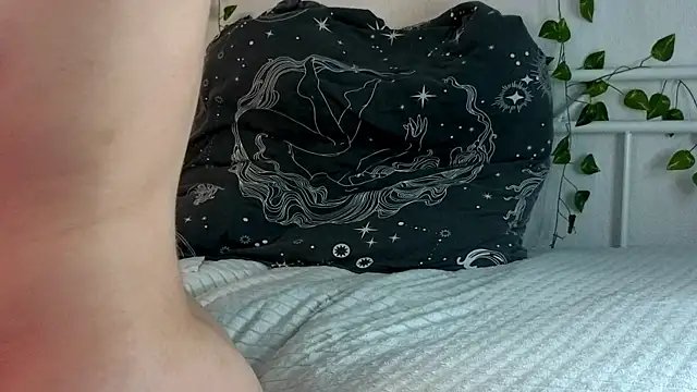 YourScarlettStorm webcam