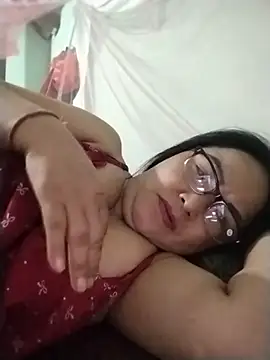 Naaya8109 live cam on StripChat