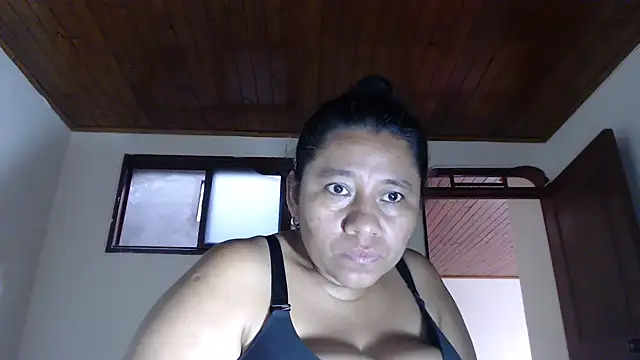 adrixxx38 live cam on StripChat