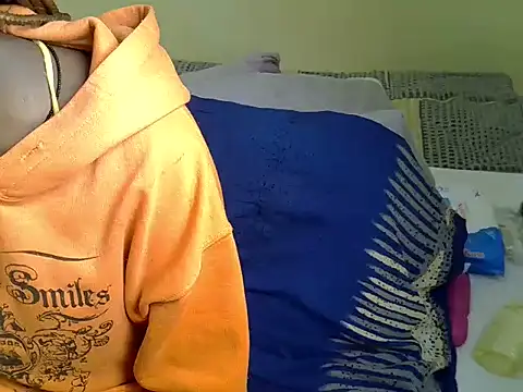 Pearl_petite webcam