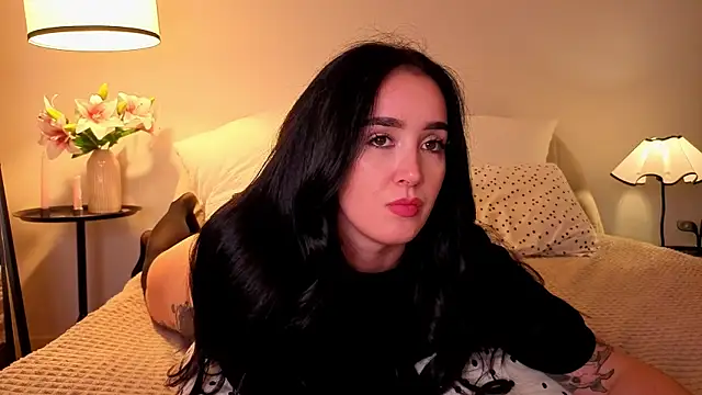 KimKhallifa webcam