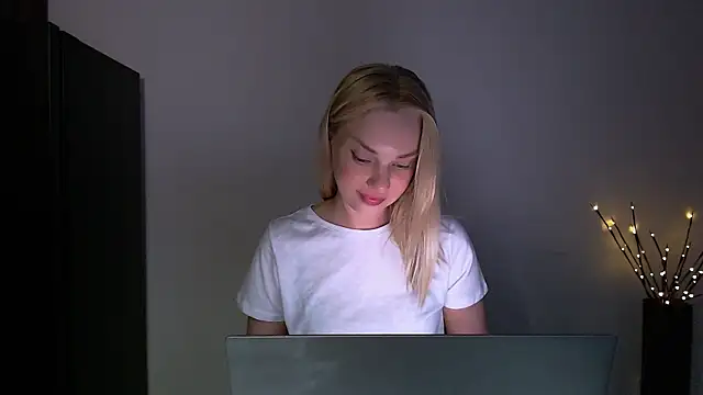 Lia_noo_regrets webcam