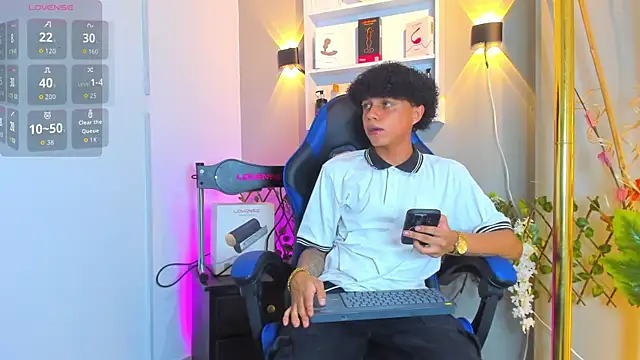 _taylor_black webcam