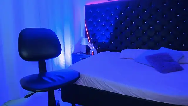 BellaRoge webcam