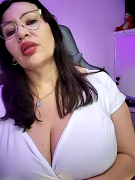 esmeralda_milf webcam