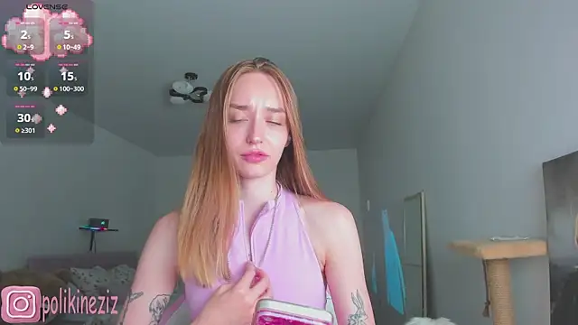 MoonDust live cam on StripChat