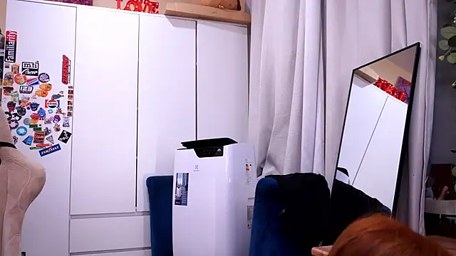 Liuba_Fox webcam