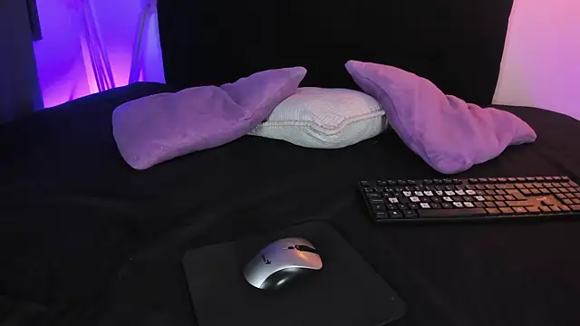 Bonny_and_carrot webcam